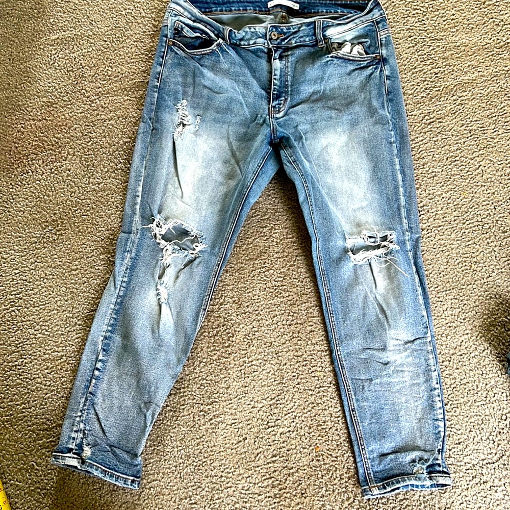 KanCan exclu for Maurice’s jeans with destruction. Sz 18. Great condition.